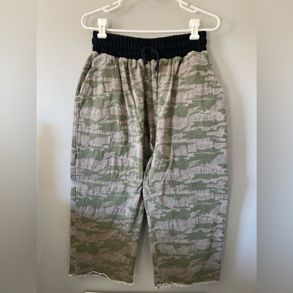 Tribe Kelley “Out of Sight” Capris